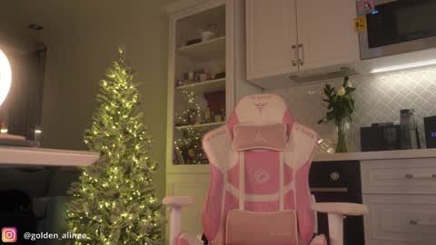 Snapshot of golden_alinee chatting on 01.09.25 Aline meow online show from 01.09.25