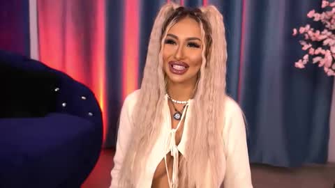 Snapshot of goldenamberx chatting on 11.21.25 GoldenAmberX online show from 11.21.25