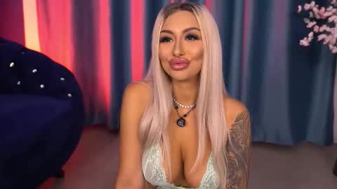 Snapshot of goldenamberx chatting on 11.27.25 GoldenAmberX online show from 11.27.25