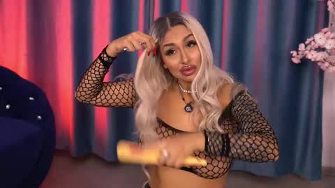 Snapshot of goldenamberx chatting on 11.29.25 GoldenAmberX online show from 11.29.25