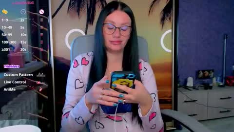 Snapshot of goldenwitchx chatting on 09.30.25 Polina online show from 09.30.25