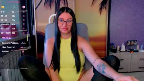 Snapshot of goldenwitchx chatting on 10.15.25 Polina online show from 10.15.25