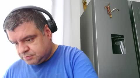 gomezgonz5 online show from 10.15.25