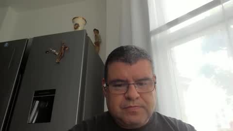 gomezgonz5 online show from 10.17.25