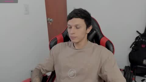 Snapshot of goodboy69i chatting on 10.01.25 goodboy69i online show from 10.01.25