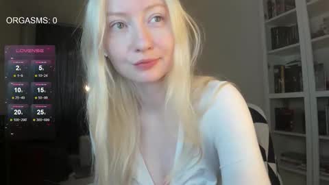 Snapshot of goodg_oddamn chatting on 09.24.25 SOPHIE online show from 09.24.25