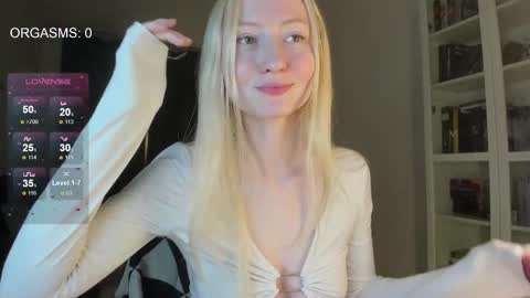 Snapshot of goodg_oddamn chatting on 11.28.25 SOPHIE online show from 11.28.25