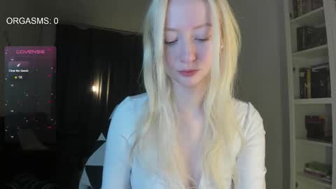 Snapshot of goodg_oddamn chatting on 11.30.25 SOPHIE online show from 11.30.25