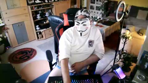 Snapshot of google5001 chatting on 10.22.25 google5001 online show from 10.22.25