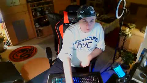 Snapshot of google5001 chatting on 12.01.25 google5001 online show from 12.01.25