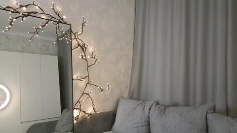 Snapshot of goth_tvt chatting on 11.01.25 mulan online show from 11.01.25