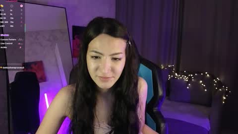 Snapshot of goth_tvt chatting on 11.03.25 mulan online show from 11.03.25