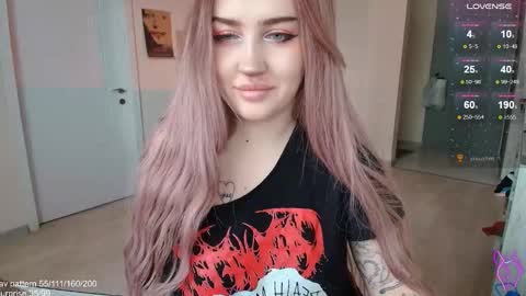 traumfrau Kira angel face devil eyes I SELL A LOT VIDEO IN GALLERY online show from 02.11.26