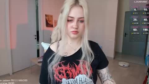 traumfrau Kira angel face devil eyes I SELL A LOT VIDEO IN GALLERY online show from 04.14.26