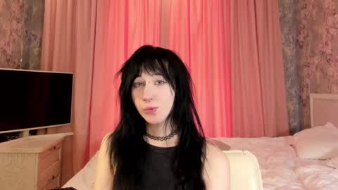 Snapshot of gothlovv chatting on 03.17.26 gothlovv online show from 03.17.26