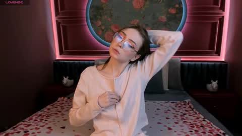 Snapshot of grace_blush chatting on 10.11.25 Grace online show from 10.11.25