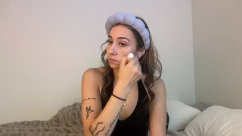 Snapshot of graceyrose chatting on 09.30.25 graceyrose online show from 09.30.25