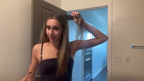 Snapshot of graceyrose chatting on 10.08.25 graceyrose online show from 10.08.25