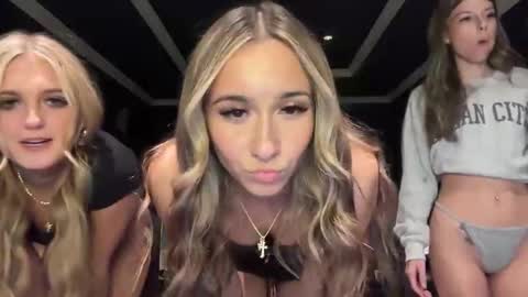 Snapshot of graceyrose chatting on 10.16.25 graceyrose online show from 10.16.25