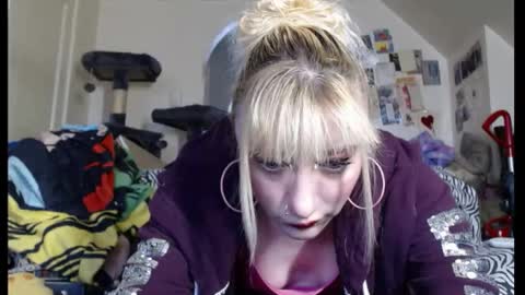 Snapshot of gracielynne1989 chatting on 04.22.26 gracielynne1989 online show from 04.22.26