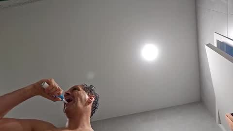 Snapshot of grattitude chatting on 11.12.25 grattitude online show from 11.12.25