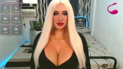 Snapshot of great_selfsuckerts chatting on 06.17.26 PAULATHEONE online show from 06.17.26