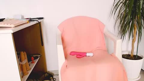 Snapshot of greek_style77 chatting on 02.07.25 Alex and Ella online show from 02.07.25