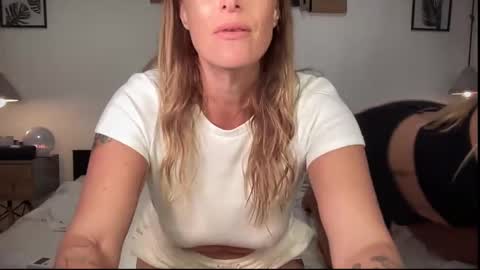 Snapshot of green_eyed_goddess_ chatting on 02.28.25 Green Eyed Goddess online show from 02.28.25