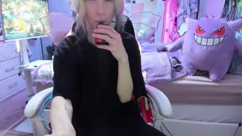 Snapshot of greeneyedlovexo chatting on 12.17.25 GreenEyedLovexo online show from 12.17.25