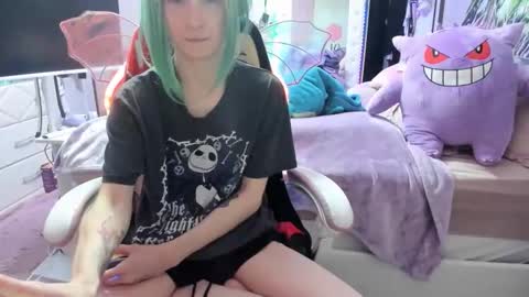 Snapshot of greeneyedlovexo chatting on 04.19.26 GreenEyedLovexo online show from 04.19.26