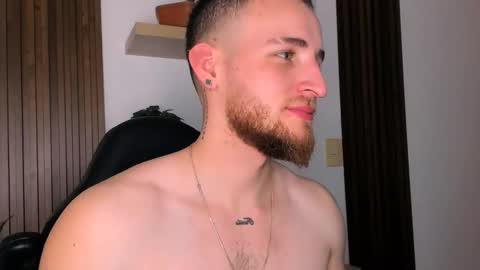 Snapshot of greeneyes_col chatting on 12.05.25 Juan online show from 12.05.25