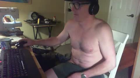 Snapshot of greenrooster1 chatting on 11.02.25 greenrooster1 online show from 11.02.25