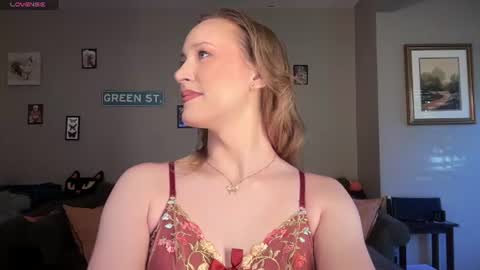 Snapshot of greenxxxqueen chatting on 07.20.26 SexQueen Nikki online show from 07.20.26