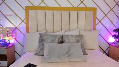 Greta Velvet  online show from 11.15.25