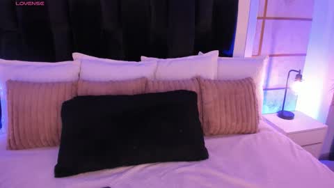 Greta Velvet  online show from 02.09.26