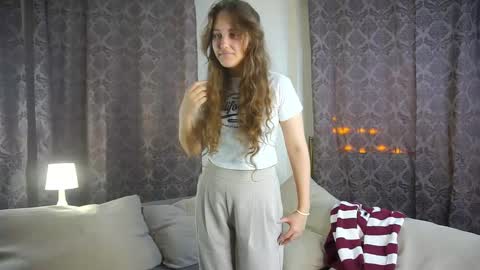 Snapshot of griselberumen chatting on 11.24.25 Gwen online show from 11.24.25