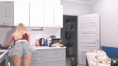 Snapshot of guantanamera_ chatting on 02.26.26 Eva online show from 02.26.26