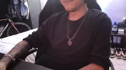 Snapshot of guayaco_ chatting on 02.22.25 Guayaco online show from 02.22.25