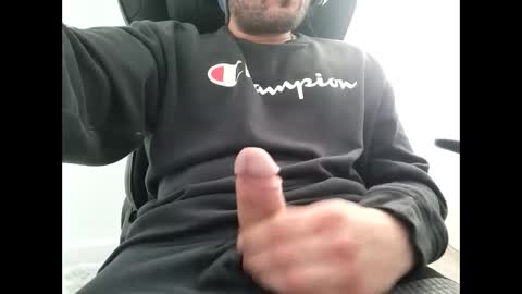 Snapshot of guidoforyou chatting on 12.04.24 guidoforyou online show from 12.04.24