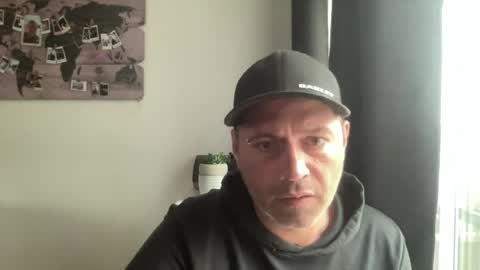 Snapshot of guil0 chatting on 07.15.26 guil0 online show from 07.15.26