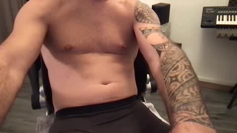 Snapshot of guntboy chatting on 12.25.24 guntboy online show from 12.25.24