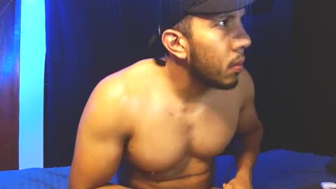 Snapshot of gurushake chatting on 11.16.25 holl latino online show from 11.16.25