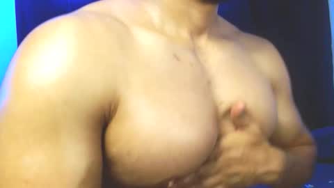 Snapshot of gurushake chatting on 11.26.25 holl latino online show from 11.26.25