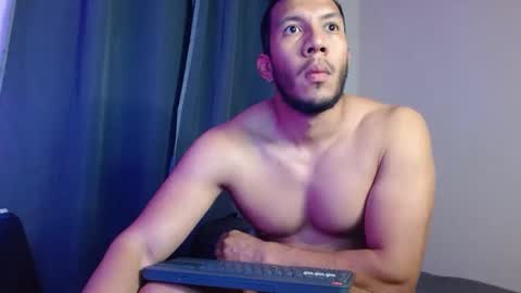 Snapshot of gurushake chatting on 01.08.26 holl latino online show from 01.08.26