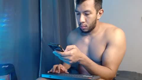 Snapshot of gurushake chatting on 01.09.26 holl latino online show from 01.09.26