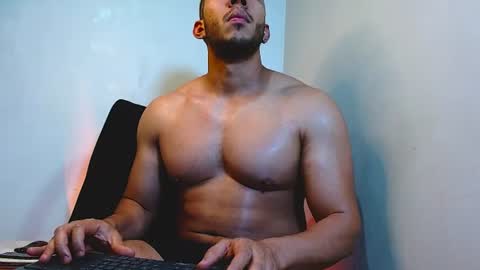 Snapshot of gurushake chatting on 06.14.26 holl latino online show from 06.14.26