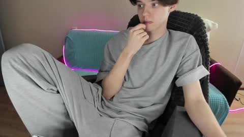 Snapshot of guy_liam1 chatting on 02.01.25 guy_liam1 online show from 02.01.25