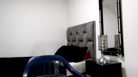 Snapshot of guykarim chatting on 01.12.25 karim online show from 01.12.25