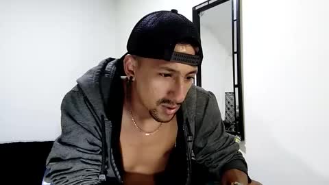 Snapshot of guykarim chatting on 01.12.25 karim online show from 01.12.25