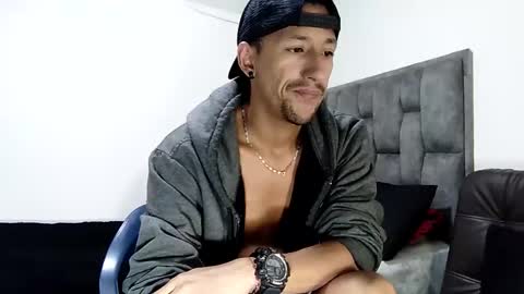 Snapshot of guykarim chatting on 02.09.25 karim online show from 02.09.25